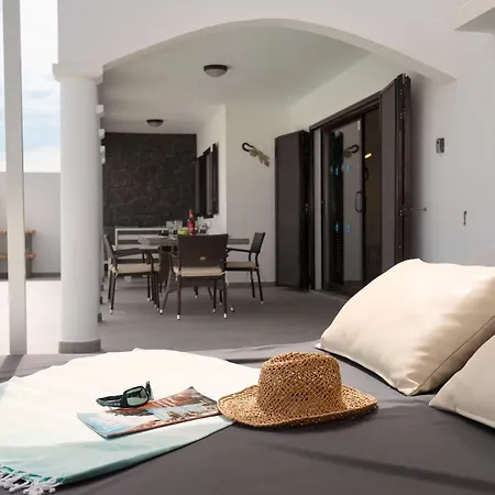 Casa Reina بلايا بلانكا